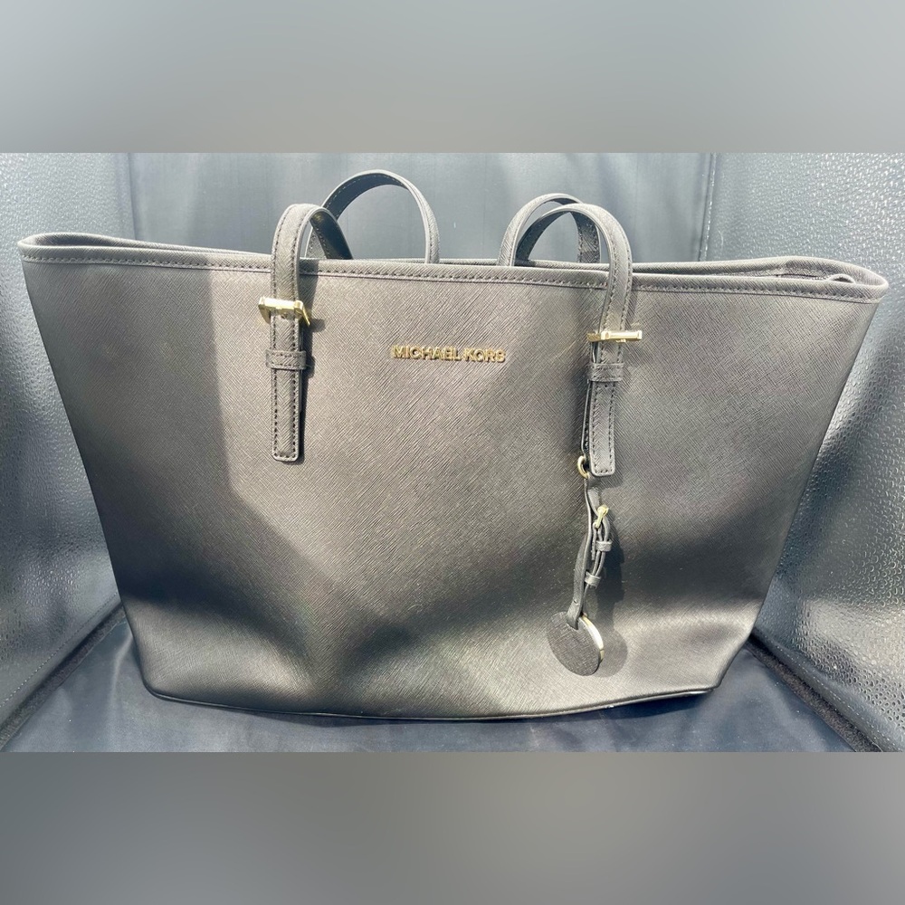 Michael Kors Jet Set Multifunction Saffiano Leather Tote, Black NWT 30T5GTVT2L